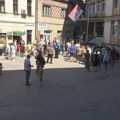 Cela užička opozicija stala u 84 čoveka: Fijasko protesta ispred policije, među njima i optuženi za napad na službeno lice…