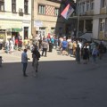 Cela užička opozicija stala u 84 čoveka: Fijasko protesta ispred policije, među njima i optuženi za napad na službeno lice…