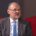 Jelko Kacin se polomio, pa se našalio: "Ja sam kao Ajronmen - pun eksera, pločica i ostalog gvožđa"
