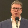 Pomera granice bizarnosti: Vučić na novoj konferenciji pričao o „pljačkašima iz opozicije“, parizeru i Prajdu