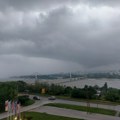 Grad veličine manjeg oraha pogodio Frušku Goru, u Novom Sadu kiša, tokom večeri intenziviranje padavina u Bačkoj i Sremu…