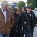 Vesna Trivalić jeca od bola na sahrani lauša Glumicu drže suprug i Irfan Mensur, ne može da stoji na nogama