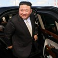 Kim Džong Un dobio na poklon automobil od Putina