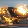 (Video) "dolazi, sklanjaj: Se!" Avion pokušava da preskoči drugi na pisti, vuče rep po tlu, a onda ga seče na pola! Sve je…