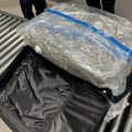 Putnik iz Pariza pokušao da prošvercuje 21 kilogram droge