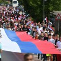 Srbi u Leposaviću razvili veliku srpsku zastavu na dan Svetog Vasilija /foto/