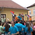 Maturanti slavili u Pančevu Trubači i kolo za kraj srednje škole