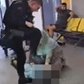 Brutalnost o kojoj bruji čitav svet: Policajac šutirao u glavu navijača na aerodromu u Mančesteru! Video se deli brzinom…