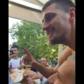 Kad Jokić zapeva: Prokleta je Amerika (video)