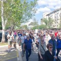 (Foto,video): Incident u Novom Sadu: Vozač se zaleteo kolima u učesnike protesta, uhapšeno nekoliko lica