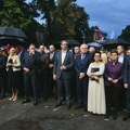 U Sremskim Karlovcima počelo obeležavanje Dana sećanja na stradale u akciji Oluja: Građani dovoženi kao na miting SNS-a, više…
