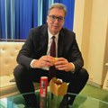 Kako se Vučić proveo u Njujorku: Jeo sedvič, popio pivo, tračak svetlosti ne vidi - a ni staru ciglu