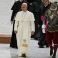 Papa pozvao banku telefonomu: „Ja sam Papa“, a ona mu prekinula vezu