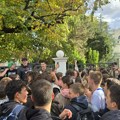 „Tri života srca tri“: Proslava pobede Studentske liste ispred Šabačke gimnazije (VIDEO)