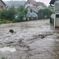 Poplavljeno naselje podno Kadinjače: Običan potok se pretvorio u reku, bujica paralisala imanja i puteve