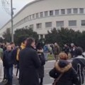 Opozicija ponovo izaziva svađe sa građanima Marinika predvodi protest, prave haos u Novom Sadu (video)