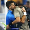 Novak uz argentinskog tenisera koji vodi mentalnu bitku