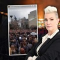 Stotine mladih u crnini odaju počast žrtvama: Tijana Dapčević objavila tužnu scenu iz Kočana: Mnogo tužan prizor