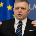 Fico zaplivao u Dunavu: Slovački premijer pokušao da zaustavi spekulacije novinara
