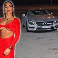 "Vozi mercedes, a nema goriva" Pevačici se ugasila kola nasred puta, našlča se u nezgodnoj situaciji: Kupila štikle, a to…