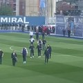 "Ovo je Sandžak" i "Ko ne skače...": Ovako su navijači Pazara dočekali igrače Zvezde na stadionu