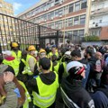FOTO Blokirana sva četiri ulaza u sud u Novom Sadu: Interventna policija stigla oko 5.30h, porodica profesorke Marije Vasić i…