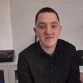 "Svaku noć se molim da se preda mnom stvoriš" Ovog mladića je očuh zlostavljao, majka napustila, a njegovi stihovi upućeni…