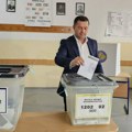 Todić glasao u Leposaviću: Želim da ovi izbori proteknu u atmosferi srpske sloge