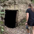 Шетали шумом, па наишли на тајанствени улаз међу дрвећем: Нису могли да верују куда води