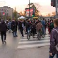 Novosađani blokirali autobusku stanicu u znak podrške Milomiru Jaćimoviću