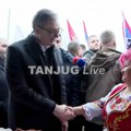 Vučić u Jaši Tomiću: Razgovara sa građanima, okupio se veliki broj meštana
