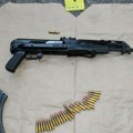 Uhapšeno dvoje osumnjičenih da su na Vračaru u žbunju ostavili automatsku pušku sa 30 metaka /foto/