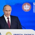 Gledajte uživo na Sputnjiku: Obraćanje Putina na forumu u Peterburgu s prevodom na srpski u 14.00
