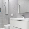 Evo zašto svi luduju za kupatilima bez keramičkih pločica: Ovaj materijal male prostore čini znatno većim