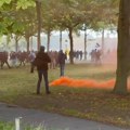 Haos na ulicama Haga: Demonstranti zasuli policiju bakljama i petardama, proglašeno vanredno stanje (video)