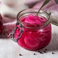 Najlepša kisela salata puna vitamina: Marinirani crveni luk se sprema za 2 minuta i ide uz sva jela od meso