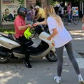 „Gledaj da te vide“ i u Kikindi: Akcija za bezbednije učešće biciklista u saobraćaju (foto)