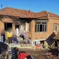 Zaposleni i osuđenici pomažu porodici koja je ostala bez kuće u požaru
