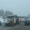 Snežna mećava pogodila Zlatibor: Nastao potpuni kolaps, formirana dugačka kolona vozila