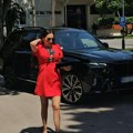 (Video) Vatrena i kratka: Ceca došla na snimanje i pokazala noge u miniću, a svi gledaju jedan detalj