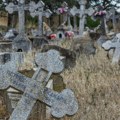 Nezapamćeni haos trese zemlju! Muškarac zapalio žbunje blizu groba majke, buknuo požar: Meštani besni