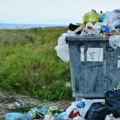 "Bože, pomozi mi!" Starica slučajno bacila ušteđevinu od 4.300 evra – onda su radnici čistoće otvorili kamion i usledio je šok!…