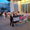 Novosađani ostavili poruke sudijama i tužiocima revoltirani pomilovanjima predsednika Vučića