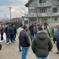 U Bošnjacu žena pretukla i skinula četrnaestogodišnju devojčicu nasred ulice