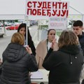 Studenti šire poruku „Studenti pobeđuju“, vlast odgovara sa „Srbija pobeđuje“: Borba slogana na ulicama Srbije (VIDEO)…
