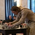 Od balske dvorane do bojišta: „Rat i mir“ premijerno izveden u hotelu na obroncima Alpa