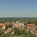 Aktivistkinja iz Sremskih Karlovaca tvrdi da su joj članovi SNS-a pretili silovanjem