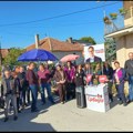 “Ja biram ljubav” na pijaci pa u autobuse – bujanovački naprednjaci ponovo idu na put