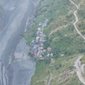Spasilački helikopteri stižu do nepalskih sela pogođenih poplavom, pet osoba nestalo