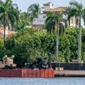 Tramp okružio Mar-a-Lago raketnim štitom: „avendžeri“ postavljeni na plutajuću baržu